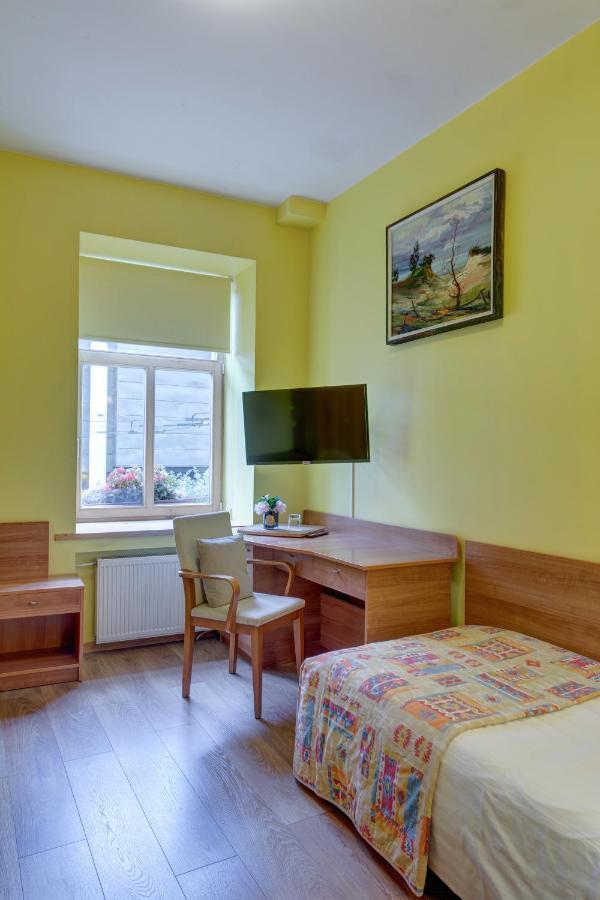 Couette-café In Astra 3*
